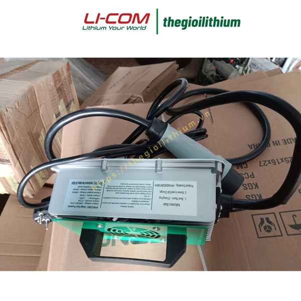 Sạc bình ắc quy xe điện 48V 25Ah 1 Sạc bình ắc quy xe điện 48V 25Ah