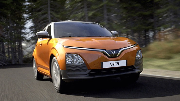 Gia xe VinFast VF 5 niem yet va lan banh thang 11 2025