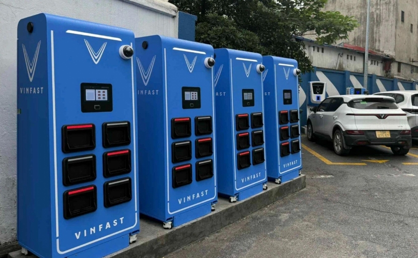 vinfast day nhanh lap dat tram doi pin xe may dien